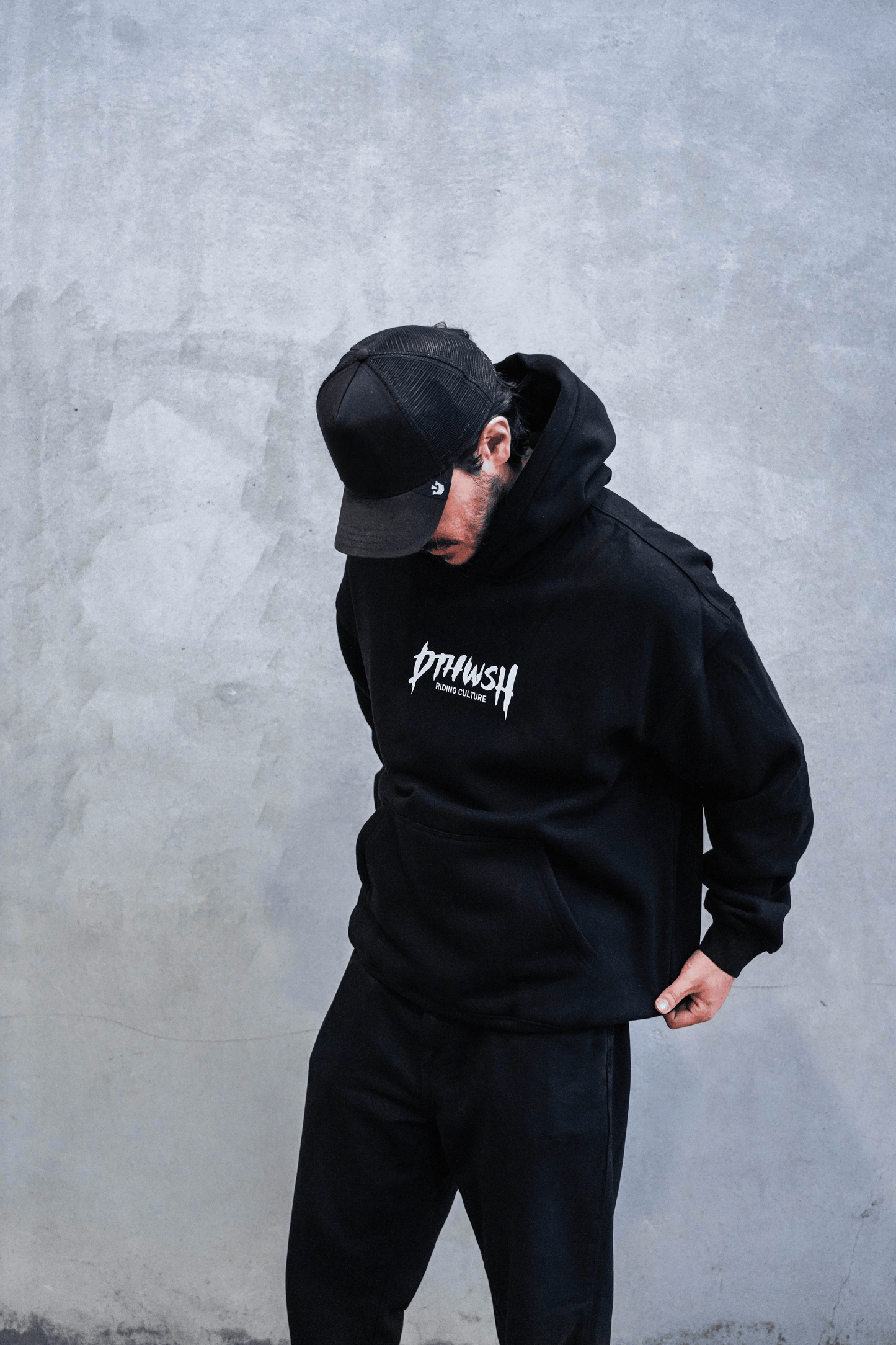 "ESCAPE" HOODIE - BLACK