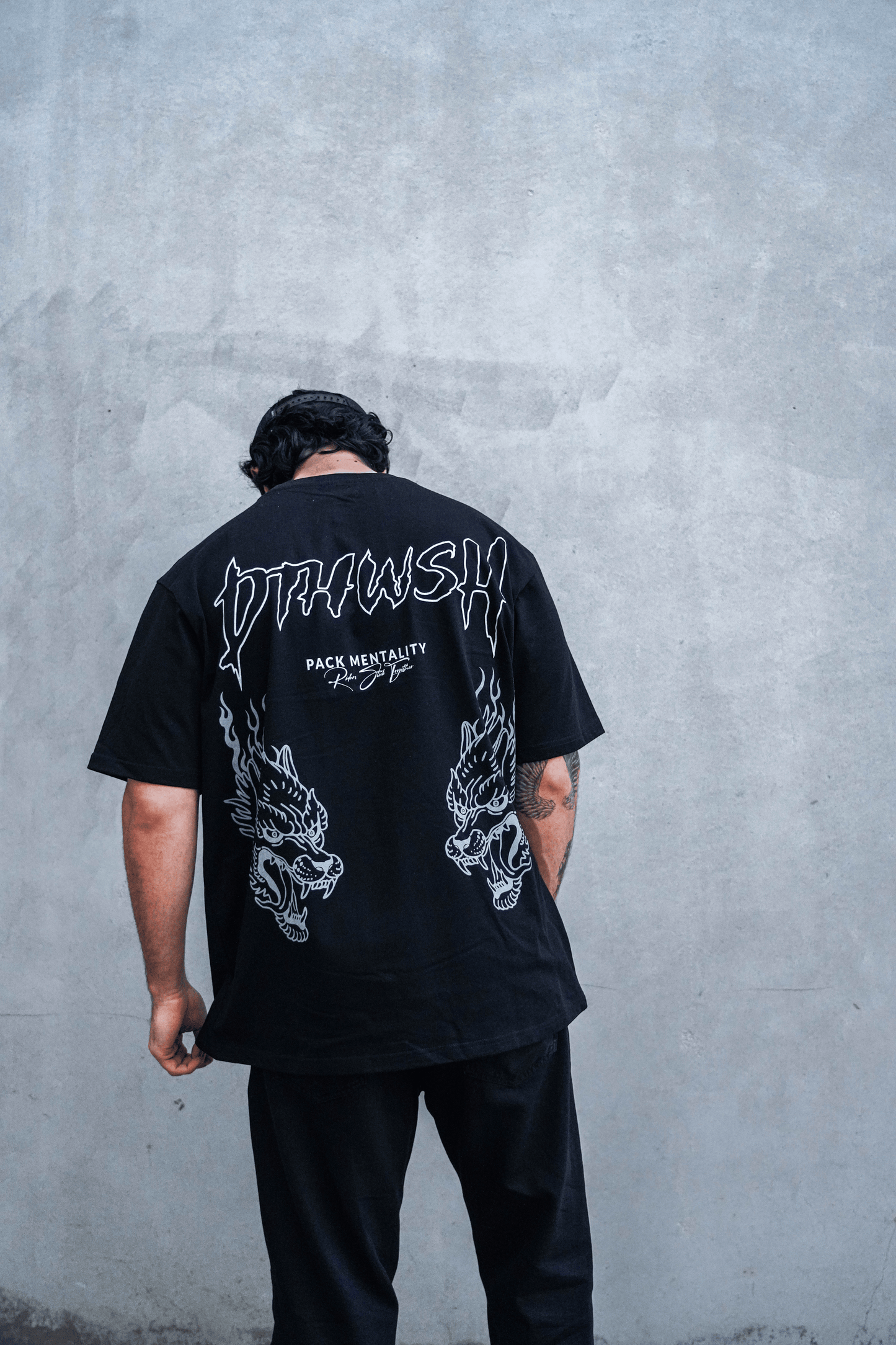"PACK MENTALITY" T-SHIRT - BLACK