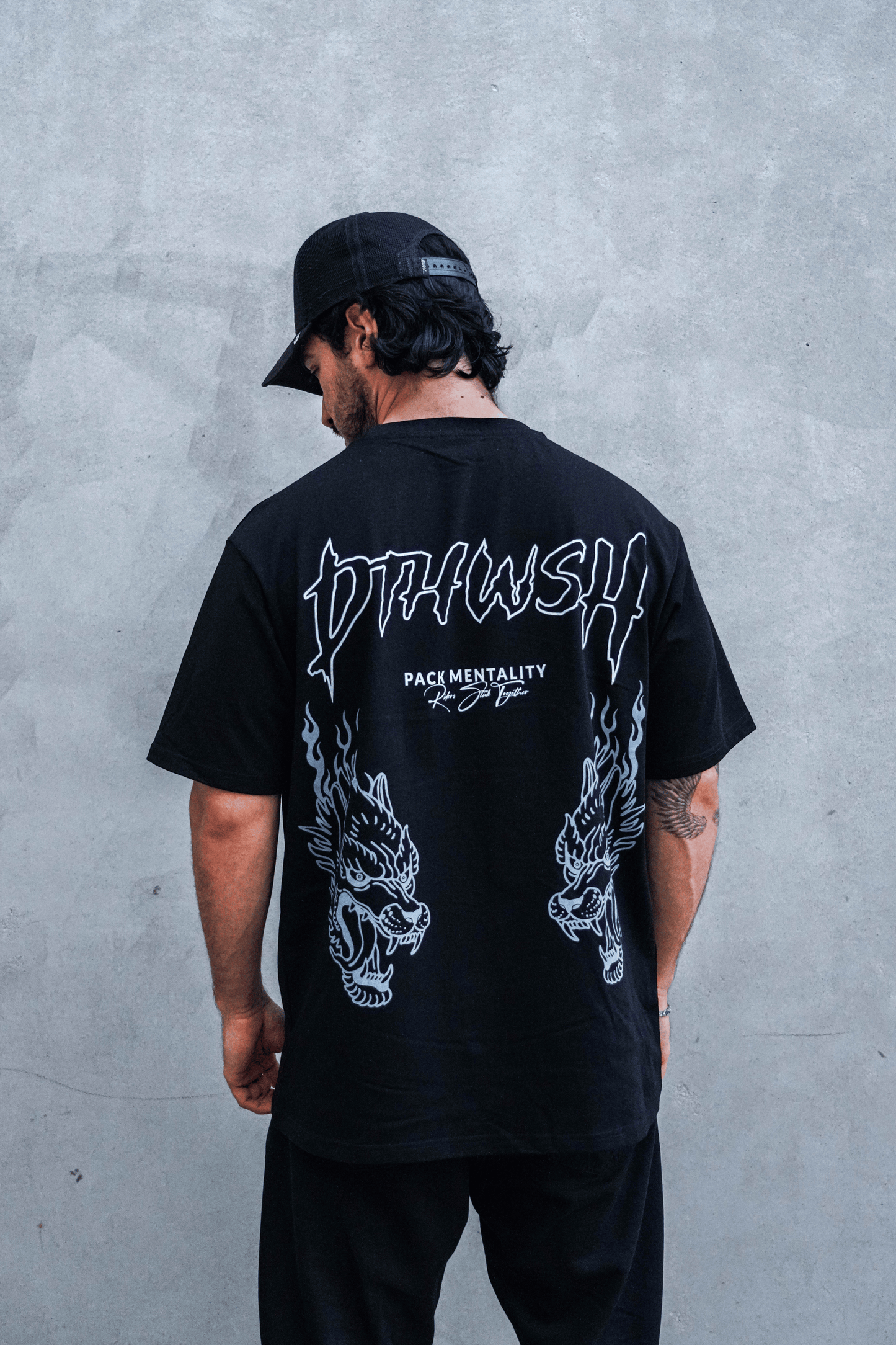 "PACK MENTALITY" T-SHIRT - BLACK
